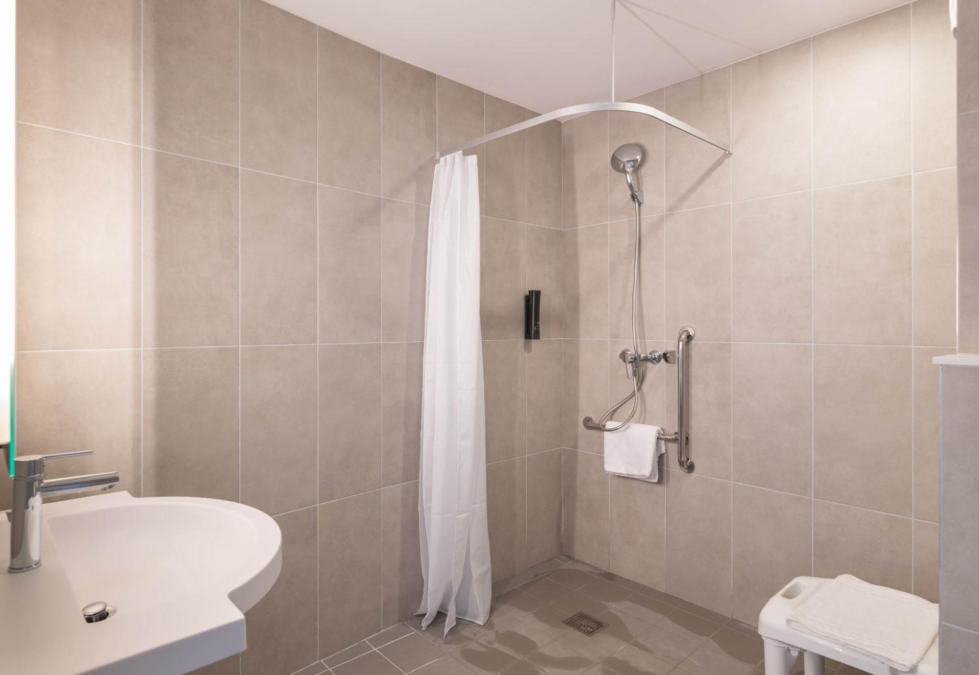B&B Hotel Massieux Genay Genay  المظهر الخارجي الصورة